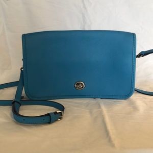 Coach turnlock crossbody/large clutch